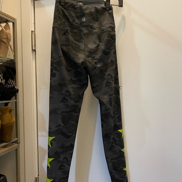 Strut this set - Picture 3 of 7